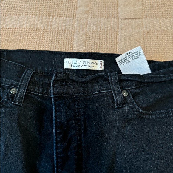 Levi’s Perfectly Slimming Bootcut 512 Jeans - Picture 2 of 3